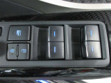 もちろん全席パワーウインドー付。運転席から操作できて便利です。