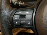 【ステアリングリモコン】ステアリングにオーディオ調節可能なスイッチが装備されていますので運転中でも視線をそらさずにオーディオの調節が可能です!