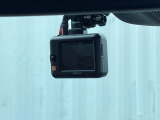 ドライブレコーダー付きです!!映像・音声などを記録する車載装置です。 もしもの事故の際の記録はもちろん、旅行の際の思い出としてドライブの映像を楽しむことができます!!
