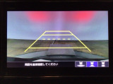 【バックカメラ】運転が苦手な方も車庫入れラクラクです!ギアをリバースに入れれば自動的に切り換わりますので、面倒な操作は不要です♪狭い駐車場もお車を傷つけず安心ですね!