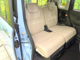 後部座席も気になるようなキズ・汚れやへたり等、大きなダメージはなく、良好な状態です。