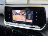 視認性の良いバックカメラ。俯瞰で上からの映像も映し出します。