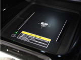 【ワイヤレス充電器】ワイヤレス充電対応のスマートフォンを置くだけで充電が可能。