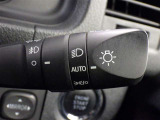 【オートライト】車外の明るさに応じて、自動的にライトの点灯・消灯をしてくれます。
