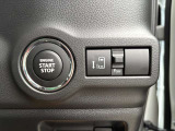 【スマートキー&プッシュスタート】ブレーキを踏みながら、このボタンを押すだけでエンジン始動!鍵はポケットやカバンに入れたままで大丈夫!とても快適です!