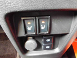 運転席、助手席にシートヒーターが付いております。寒に時期には助かりますよね。