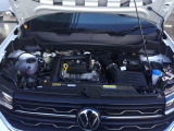 1.0L TSIエンジン搭載。直噴+過給システムで経済性や環境に配慮しながら、質の高いスポーティなドライブを味わえます。