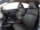 長時間の運転も疲れにくいフロントシート!体をしっかり支えてくれて運転がしやすい形状です!