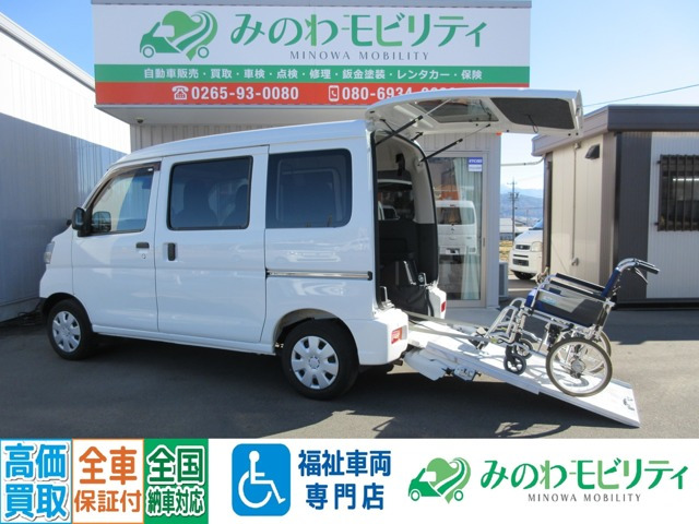 ハイゼットカーゴ スローパー SAIII リヤシートレス仕様 折り畳み補助シート付き 4WD 