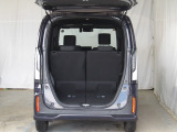 ラゲッジスペースも充分な広さです♪