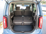 リアシートを倒せば、これだけのスペースが確保出来ます♪大きな荷物も載せられますね♪