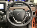 ハンドルにHondaセンシング系のクルーズコントロールやレーンキープアシストなどのスイッチと、オーディオの操作スイッチが装備されています。ハンドルから手を離さず安全に操作できます。