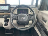 運転中に操作が楽なステアリングスイッチ付き!
