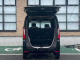 後列を使用した場合でも十分な荷室の広さがあります♪