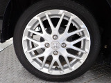 アルミホイールはホンダ純正なので安心!しかも車のデザインにもマッチしています。