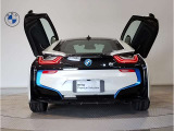 大型のL字型のリアランプもLEDライトを採用。洗練されたデザインにより、シャープなLEDランプの点灯します。後ろからの見た目にもこだわっております。