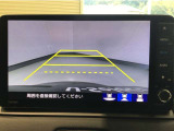 【バックカメラ】運転が苦手な方も車庫入れラクラクです!ギアをリバースに入れれば自動的に切り換わりますので、面倒な操作は不要です♪狭い駐車場もお車を傷つけず安心ですね!