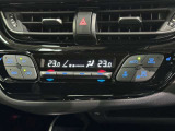 運転席・助手席・独立型オートエアコン。運転手とパートナー別々の温度設定が出来快適なドライブが楽しめます!!