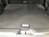 シートを倒すと広いスペース!使い勝手の良いお車です☆
