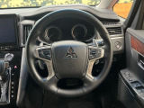 【純正革巻きステアリング】上質な革を使用することで、手にしっかり馴染みとても運転しやすいハンドルです♪