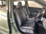 肘掛けとシートヒーター装備のフロントシートで長時間でも快適ドライブ!