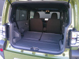 2列目シートを倒すと長い荷物も載せられます。
