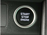 スマートエントリー&プッシュスタートシステム、キーをバッグやポケットに入れたままドアのロック・アンロック、エンジンの始動が出来ます、一度使うと手放せませんね!!