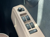 【パワーウインドウ】運転席のスイッチで、各席の窓ガラスの開閉ができます!あると便利ですよね!