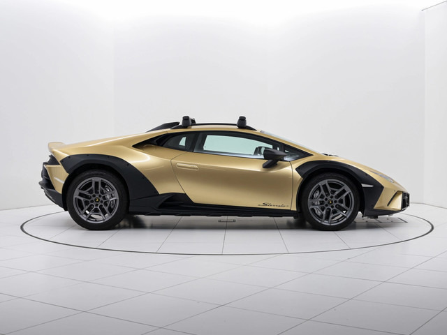 ランボルギーニ ウラカン (LDF) 4WD の中古車詳細 (820km, ゴールド