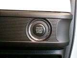 スマートキー装備車なので、キーを取り出さなくてもエンジン始動が可能です。