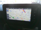 メモリーナビを装備しております。 お出かけに大変便利です。