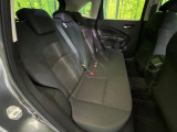 後部座席も気になるようなキズ・汚れやへたり等、大きなダメージはなく、良好な状態です。