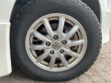 装着タイヤは純正アルミホイール+冬タイヤです
