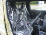 届出済未使用車ですので、内装もキレイです♪ また、シートカバーの取付等も承ってましたのでお気軽にご相談ください♪