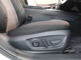 パワーシート搭載。微妙な調整が手軽にでき、ピッタリなポジションで運転することが可能です。