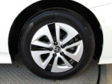 純正15インチアルミ!タイヤサイズは195/65R15です