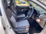 運転席側シートになります。使用感ほとんどなく良好です。