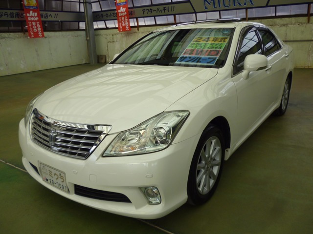 クラウン3.0 ロイヤルサルーン i-Four プレミアムエディション 4WD