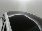 【パノラマルーフ】後席までガラスルーフが広がっている為、開放感あふれる室内空間を演出いたします。