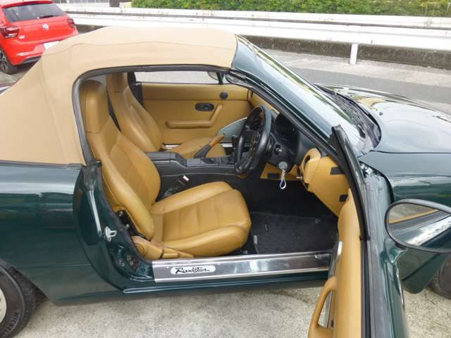 ユーノス ロードスター 1.6 Vスペシャル タンカラー皮シート フロア5速