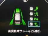 【ホンダセンシング】走行中に前方の車両等を認識し、衝突しそうな時は警報とブレーキで衝突回避と被害軽減をアシスト。より安全にドライブをお楽しみいただけます。