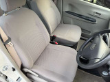 運転席シート廻りは使用感も少なく、良好な状態となっています。前オーナー様が丁寧に使っていたことがよくわかりますね。