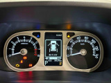 様々な車両情報を表示できるTFTマルチインフォメーションディスプレイを中央に配した視認性の高い大型2眼メーターです