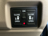 乗り降りに便利な電動スライドドアを装備しています。