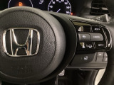 ハンドルにHondaセンシング系のクルーズコントロールやレーンキープアシストなどの操作スイッチが装備されています。ハンドルから手を離さず安全に操作できます。