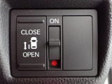 運転席からもスライドドアをボタン操作でスピーディーに開閉できます!またスマートキーでも操作できるので便利です。