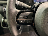 ステアリングにオーディオ操作スイッチが付いています。オーディオ画面に直接タッチしなくても操作が出来ますので、運転に集中できます。