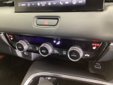 運転席/助手席シートヒーターで寒い日もすぐに温かくなり快適に過ごせます。3段階の温度調整が可能です