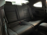 後部座席も気になるようなキズ・汚れやへたり等、大きなダメージはなく、良好な状態です。