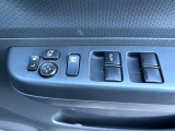 【電動格納ミラー】サイドミラーは電動格納式となっており、狭い駐車場でもキズがつくリスクを抑えられます。